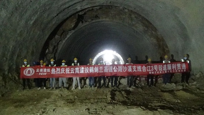 鹤剑兰高速合江3号隧道右幅顺利贯通