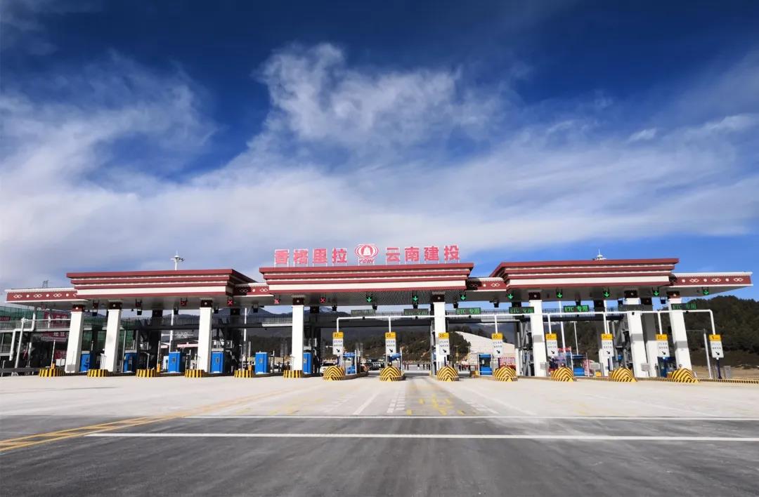 二,聚焦"能通全通",重点推进复工在老中高速公司,早早就备齐了口罩