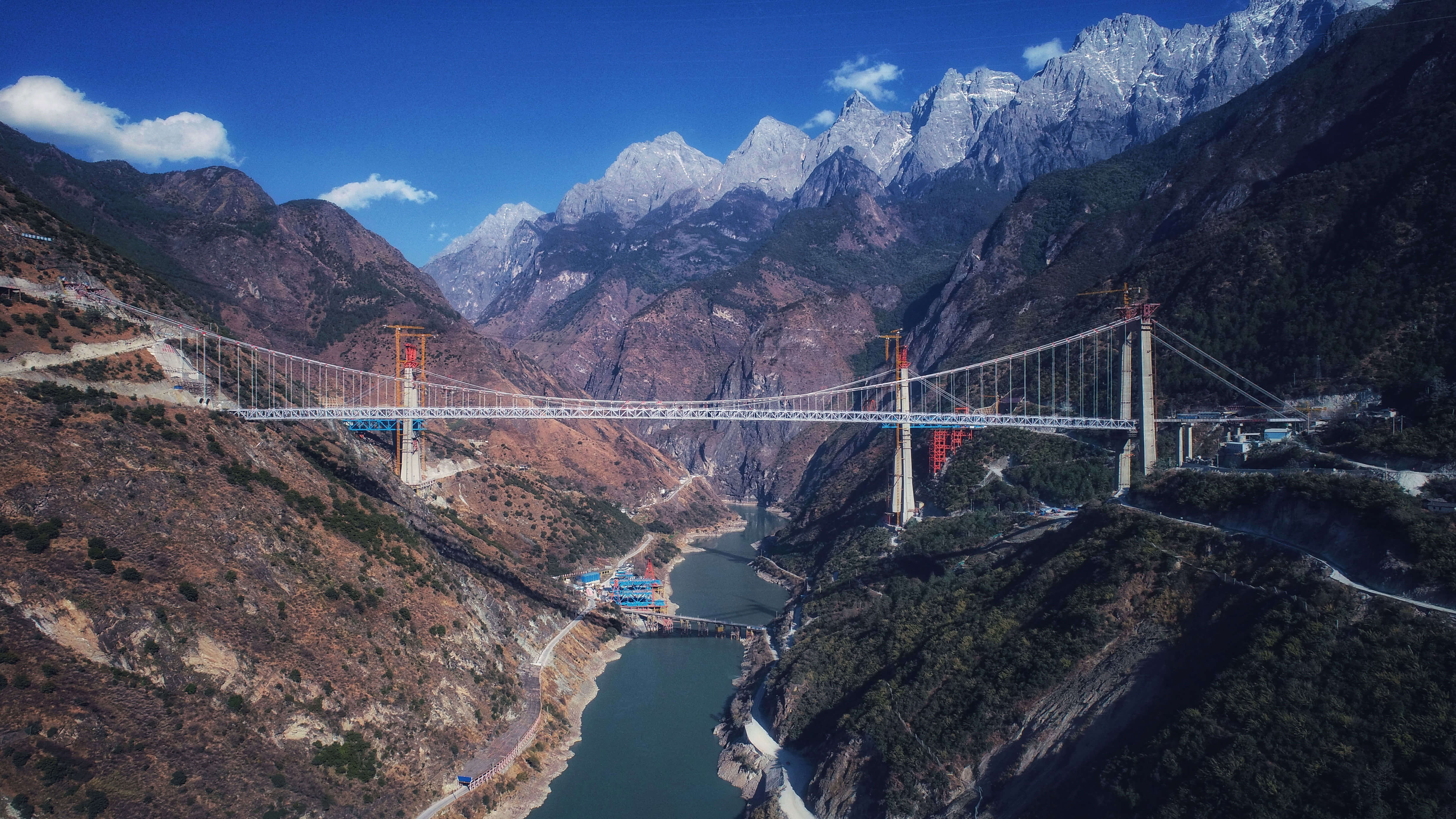 1386米飞越金沙江 世界最大跨径山区悬索桥“湖北造”_云南